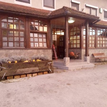 Gostilna Ulcar Hotel Ig Exterior foto