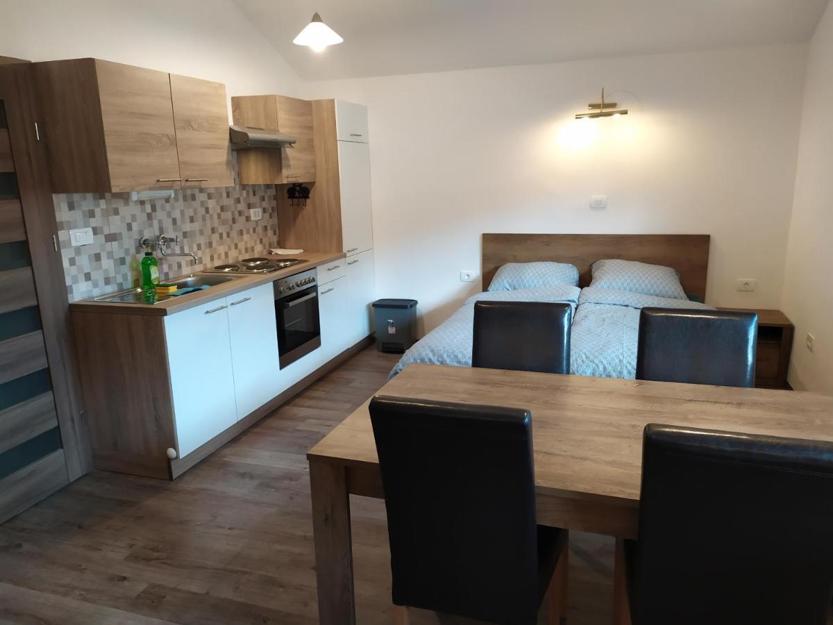 Gostilna Ulcar Hotel Ig Exterior foto