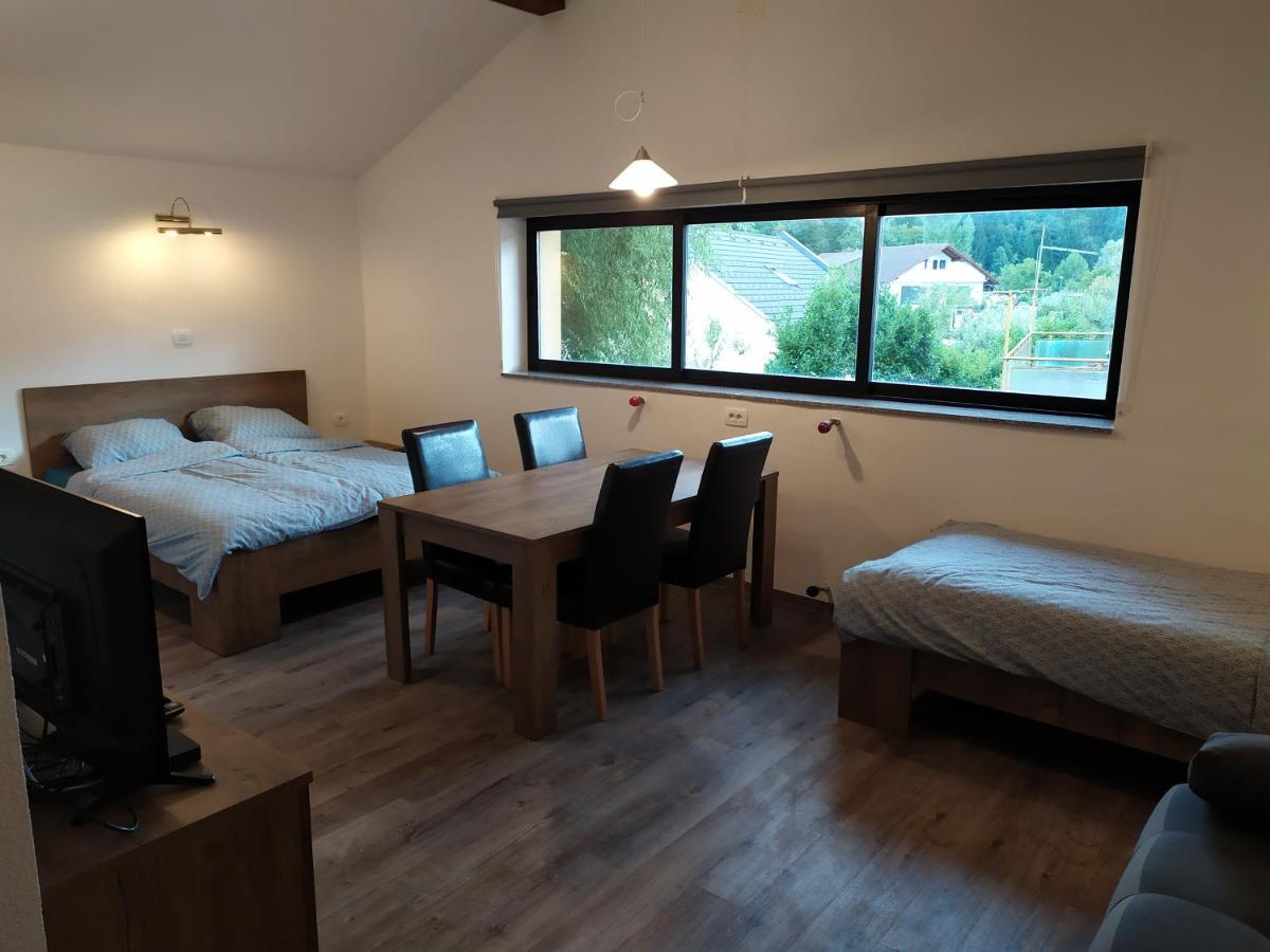 Gostilna Ulcar Hotel Ig Exterior foto