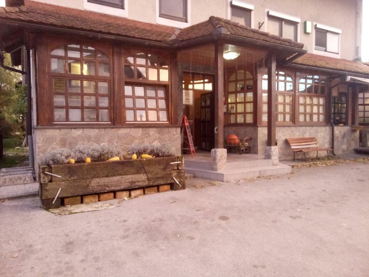 Gostilna Ulcar Hotel Ig Exterior foto
